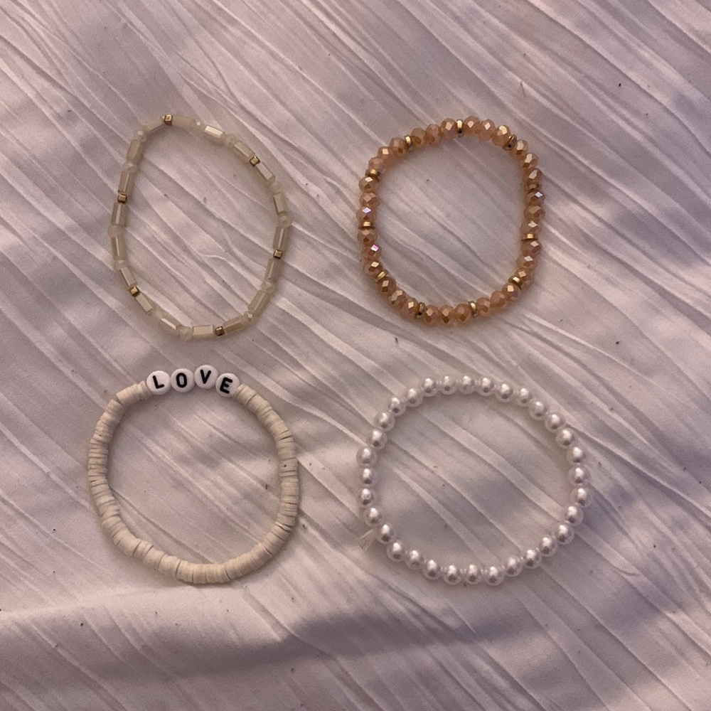pack of bracelets (4) stretchy comfy sit on the wrist
